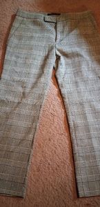 Zara Plaid cropped trousers Size 8 Never worn
